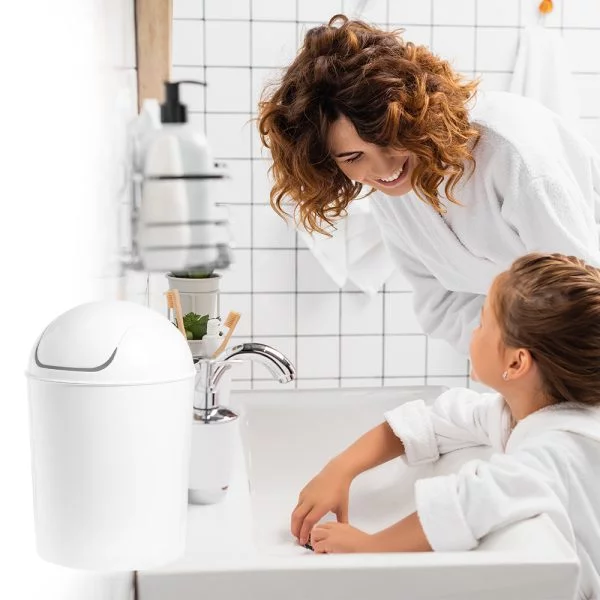 KOSZ NA ŚMIECI UCHYLNY BIAŁY 5L ŁAZIENKOWY - obrazek 4